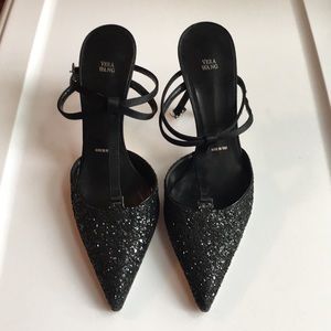 Vera Wang black ankle-strap high heels size 5 1/2